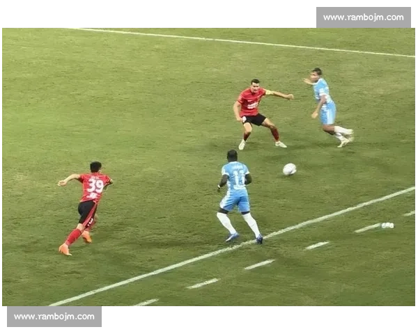 打造震撼主场氛围提升球队士气与球迷互动体验的关键策略